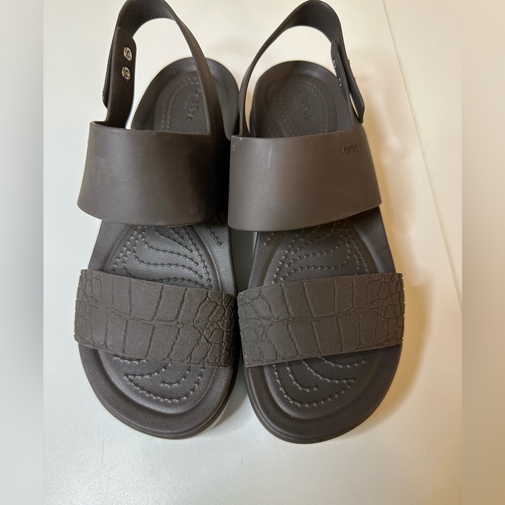 Like New Crocs Women's Brooklyn Low Wedge Sandals Size 7 Dark Brown Textured - Picture 2 of 7